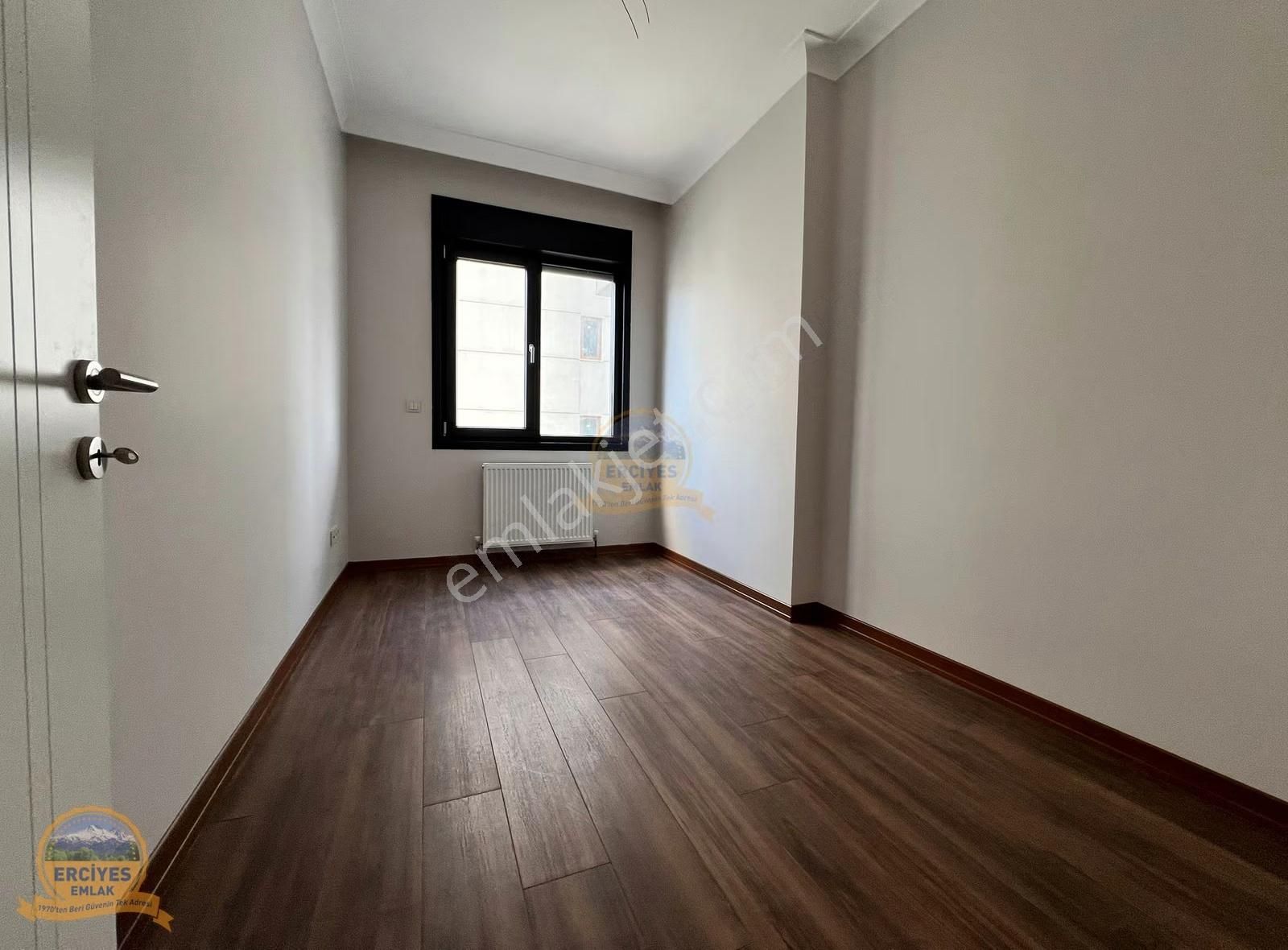 Erciyes'den Erenköy'de Yeni Binada Balkonlu, 3+1 Ebeveynli - Görsel 8