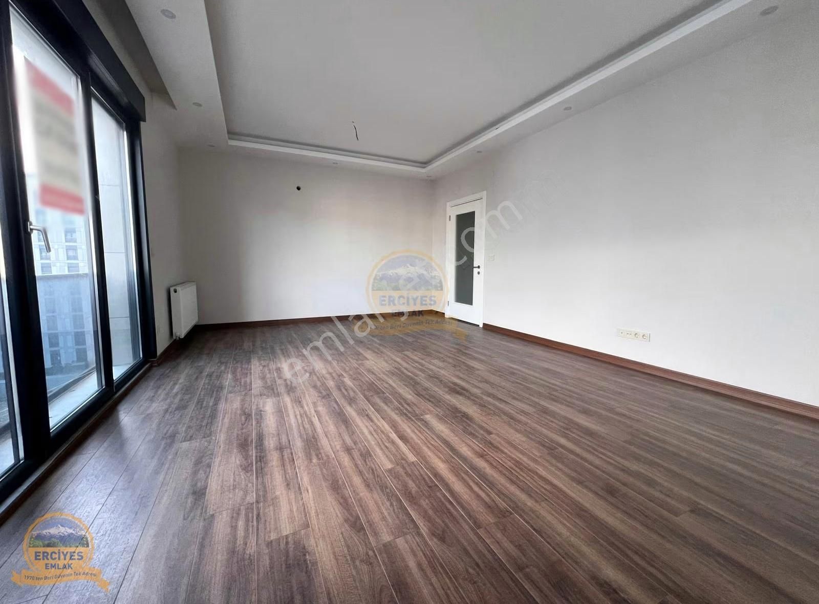 Erciyes'den Erenköy'de Yeni Binada Balkonlu, 3+1 Ebeveynli - Görsel 24