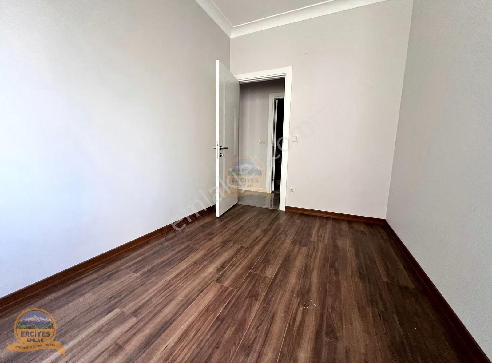 Erciyes'den Erenköy'de Yeni Binada Balkonlu, 3+1 Ebeveynli - Görsel 20