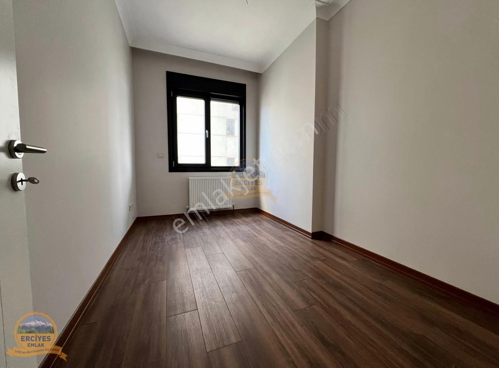 Erciyes'den Erenköy'de Yeni Binada Balkonlu, 3+1 Ebeveynli - Görsel 5