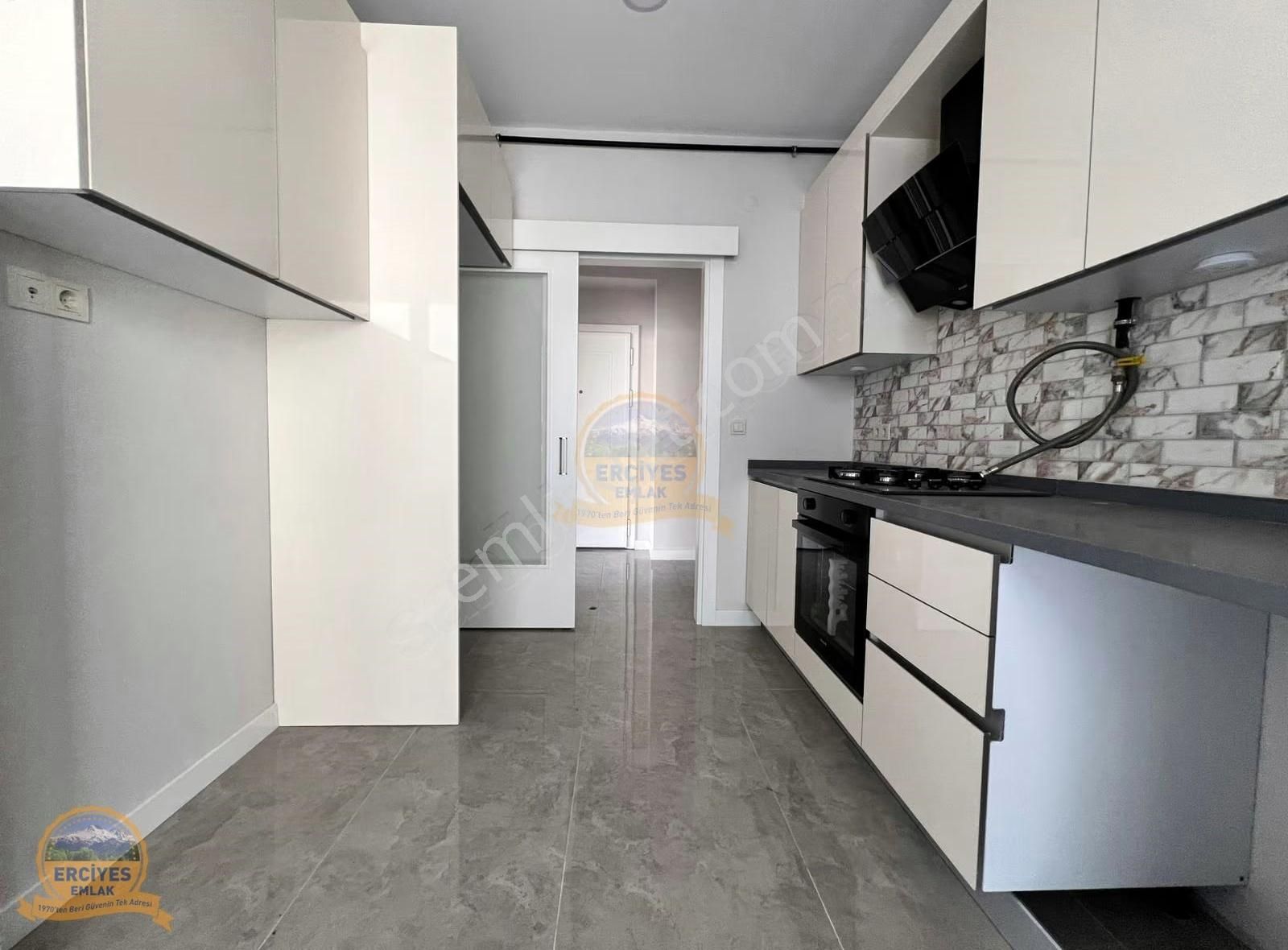 Erciyes'den Erenköy'de Yeni Binada Balkonlu, 3+1 Ebeveynli - Görsel 7