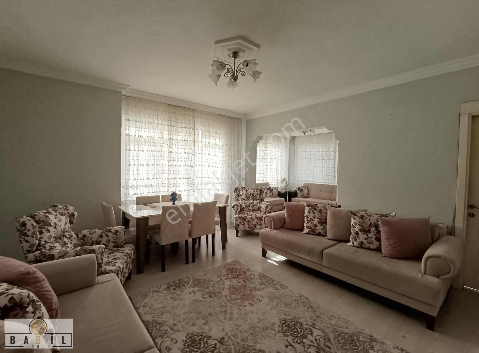 İhsaniye Mahallesinde Merkezi Konumda, Geniş 2+1 Satılık Daire