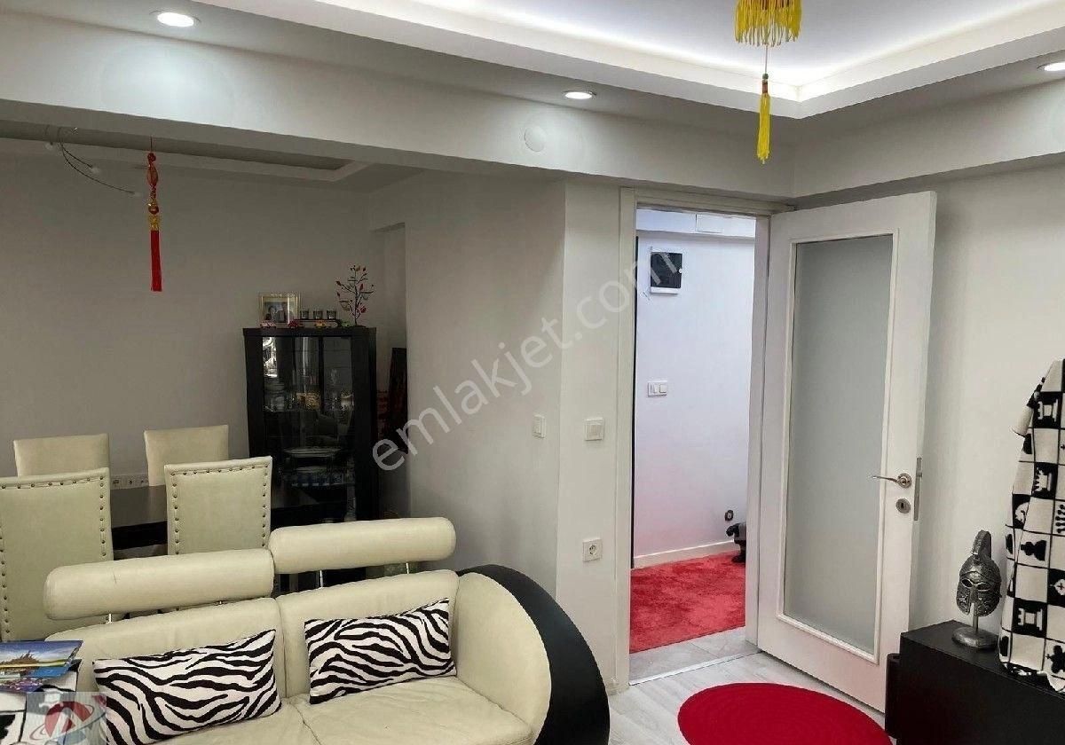 Balçovada 2+1 Ful Yapılı Verandalı Daire - Görsel 4