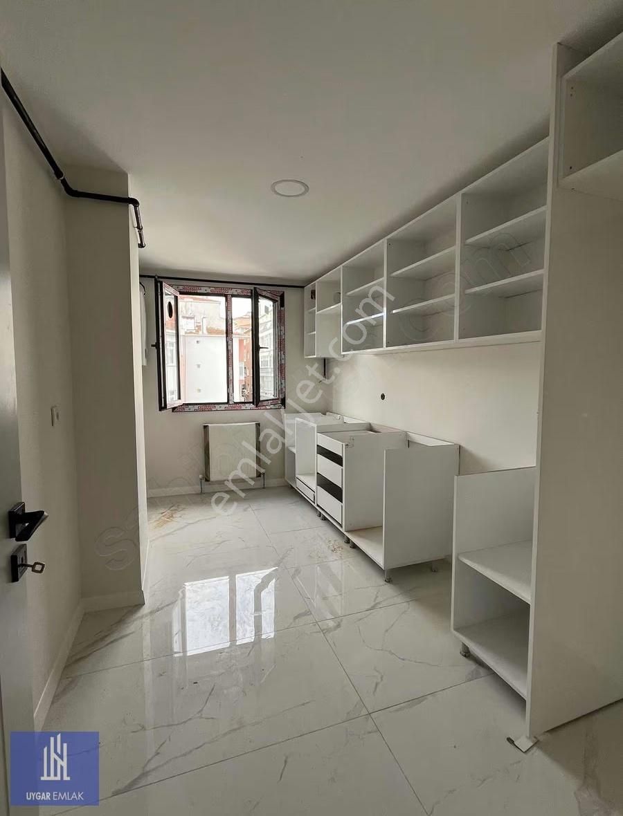 Uygar Emlaktan Şirinevlerde 2+1 Satılık Daire - Görsel 8
