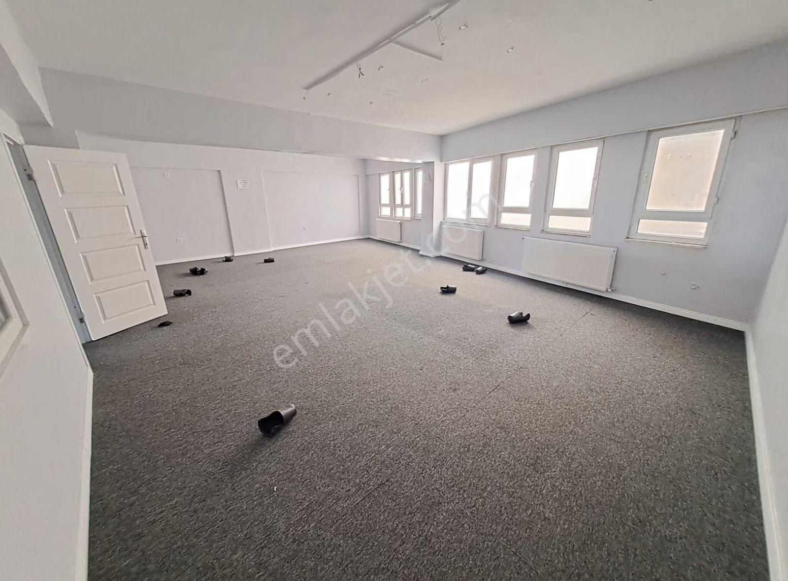 İnanç Emlak'tan Kiralık Dükkan