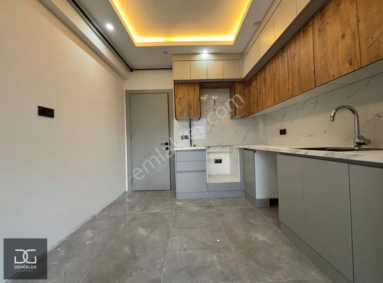 Demirler'den Karahasanlı'da Havuzlu K.otoparklı 2+1 Lüks Daire - Görsel 8
