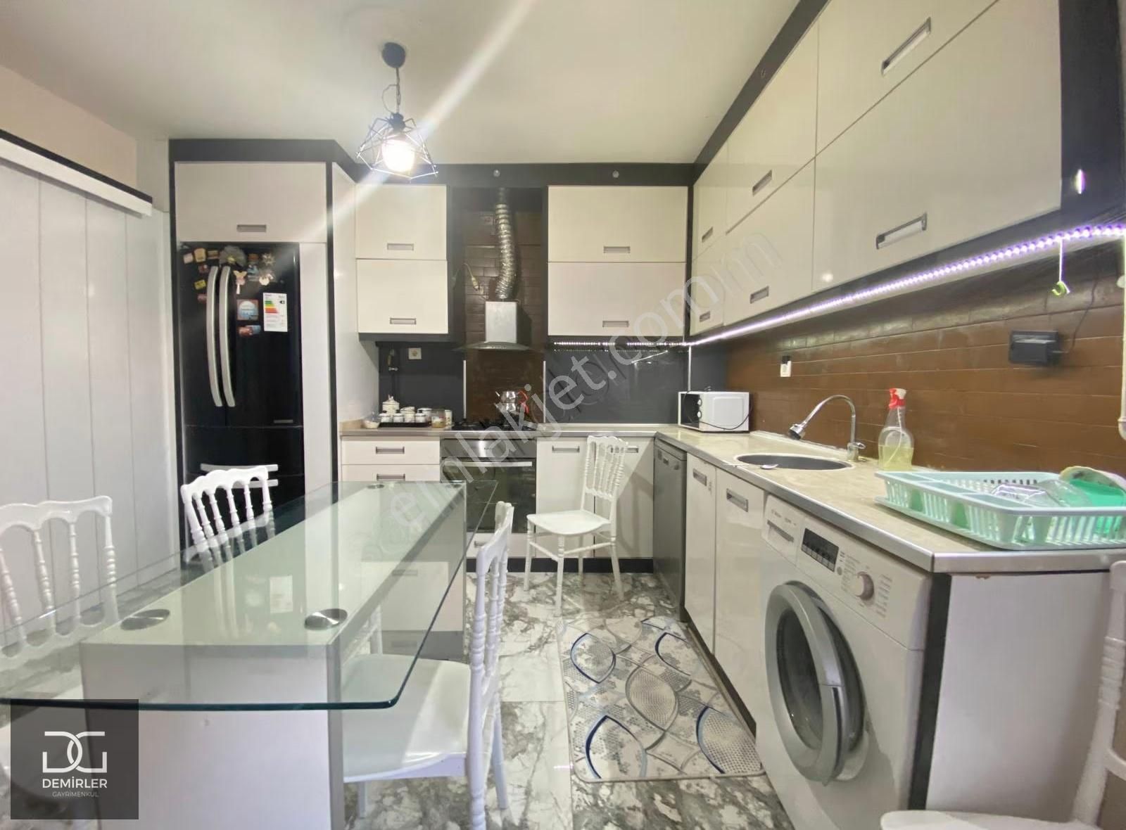 Demirler'den Kıbrıs Şehitler'de Eşyalı 2+1 Kiralık Daire