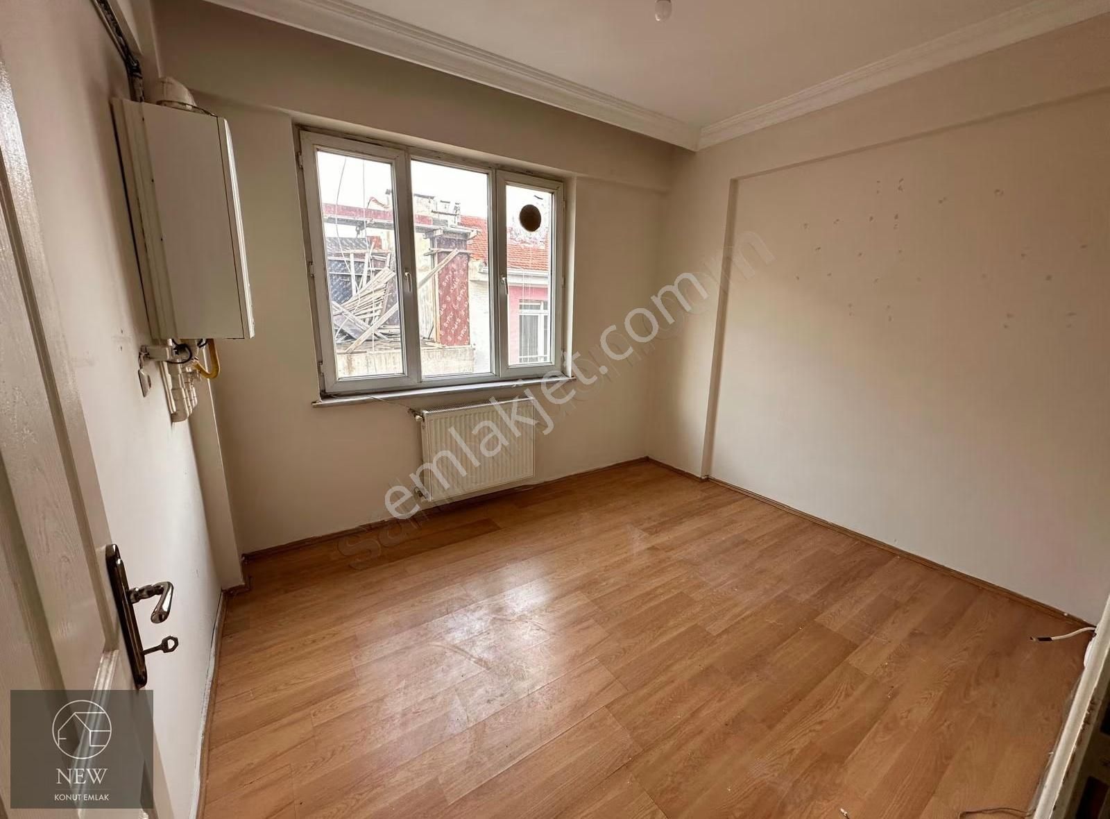 New Emlak'tan Eczacılık Faültesi Yakınında Kiralık 1+1 Daire