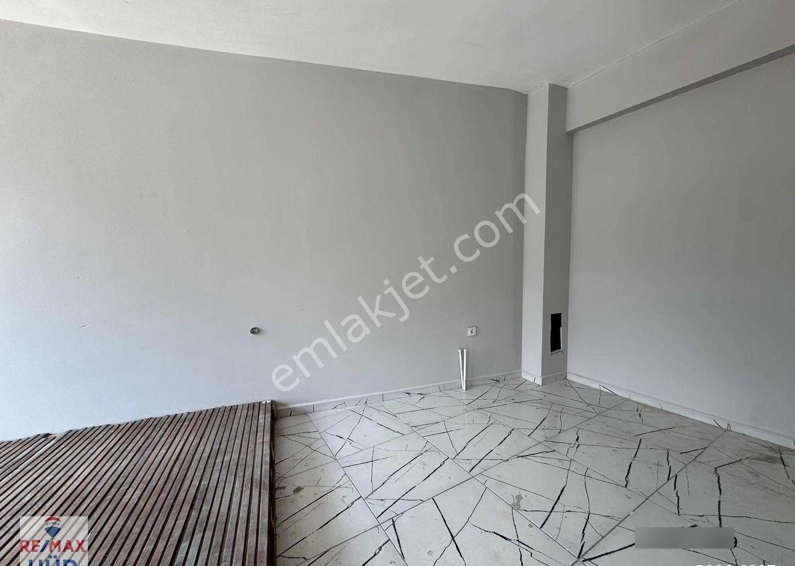 Remax Uğur Çakar'dan İzmit Merkez Çınarlı Mh. Kiralık Dükkan - Görsel 4
