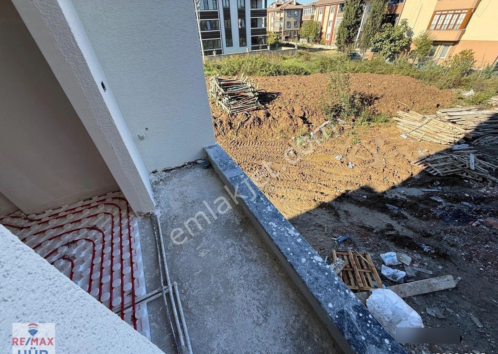 Ömer İnan Remax Hür Satılık 2+1 100m2 Ara Kat Daire - Görsel 11