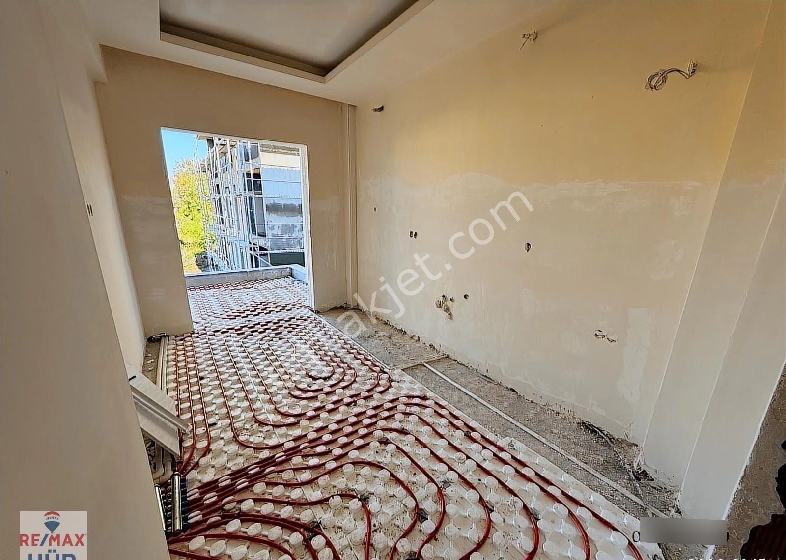 Ömer İnan Remax Hür Satılık 2+1 100m2 Ara Kat Daire - Görsel 3