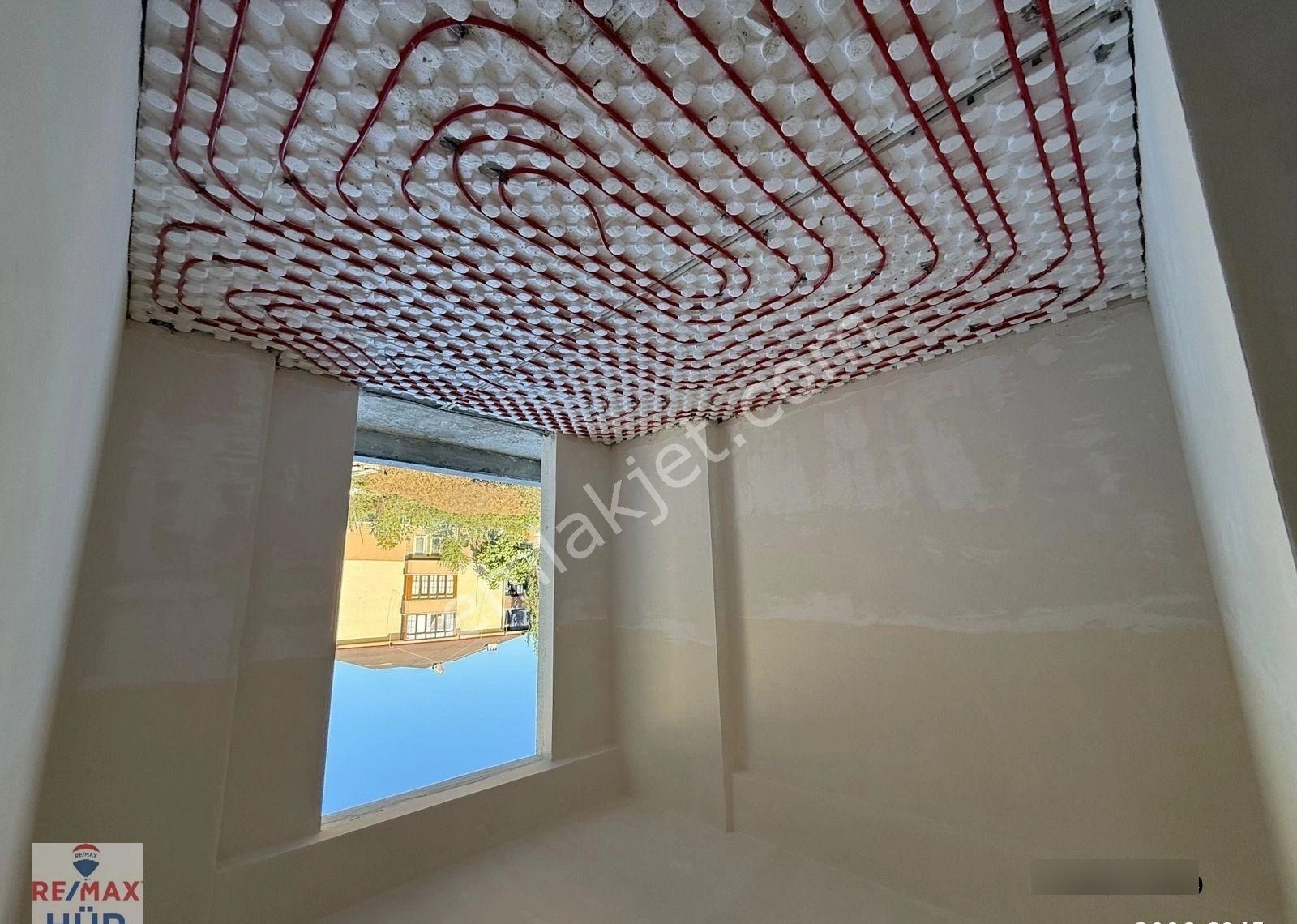 Ömer İnan Remax Hür Satılık 2+1 100m2 Ara Kat Daire - Görsel 8