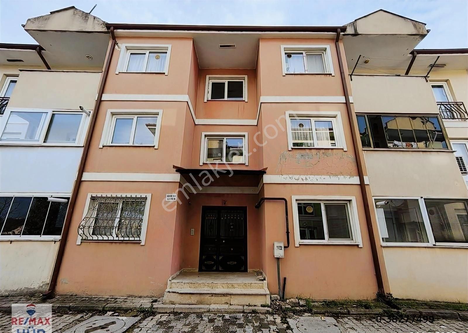 Remax-hür Fatma Yıldız Dan Karaman Da Satılık 3+1 Daire