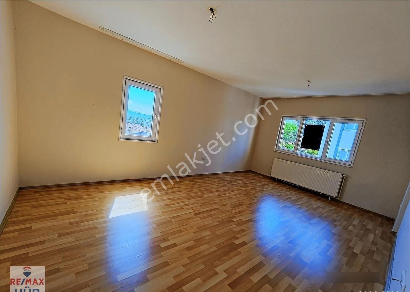 Remax Hür Fatma Yıldız Dan Korucuk Merkezde Kiralık 3+1 - Görsel 20