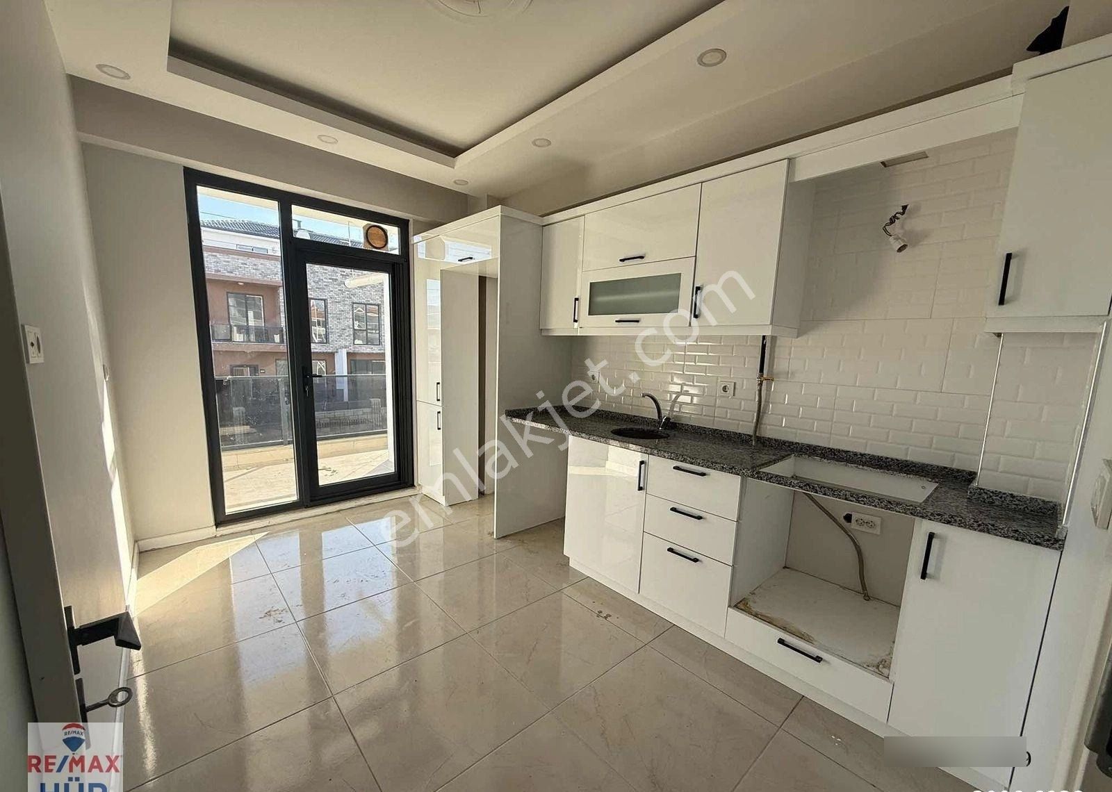 Ömer İnan Remax Hür 2+1 Kiralık Köşe Ara Kat Daire - Görsel 10