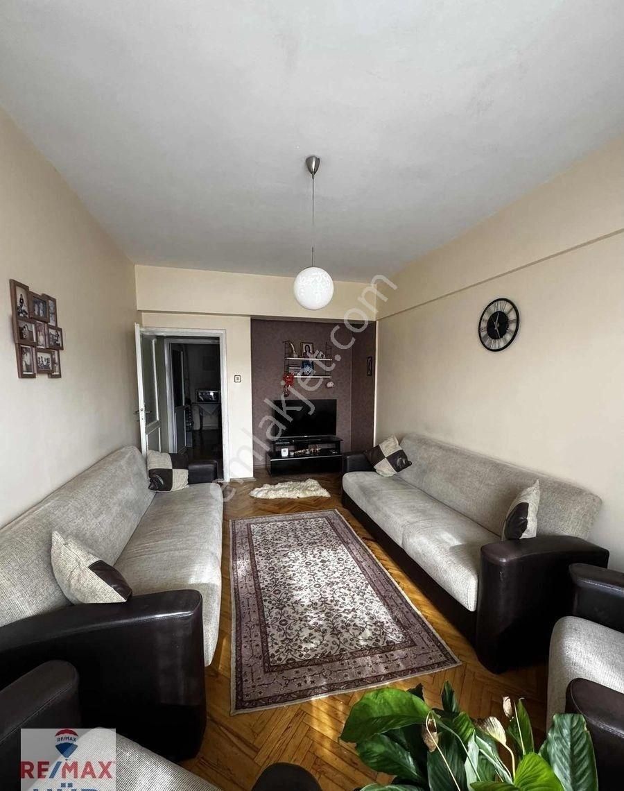 Remax İlke Aydaş'tan Merkezi Lokasyonda Yenilenmiş 3+1 Satılık - Görsel 3