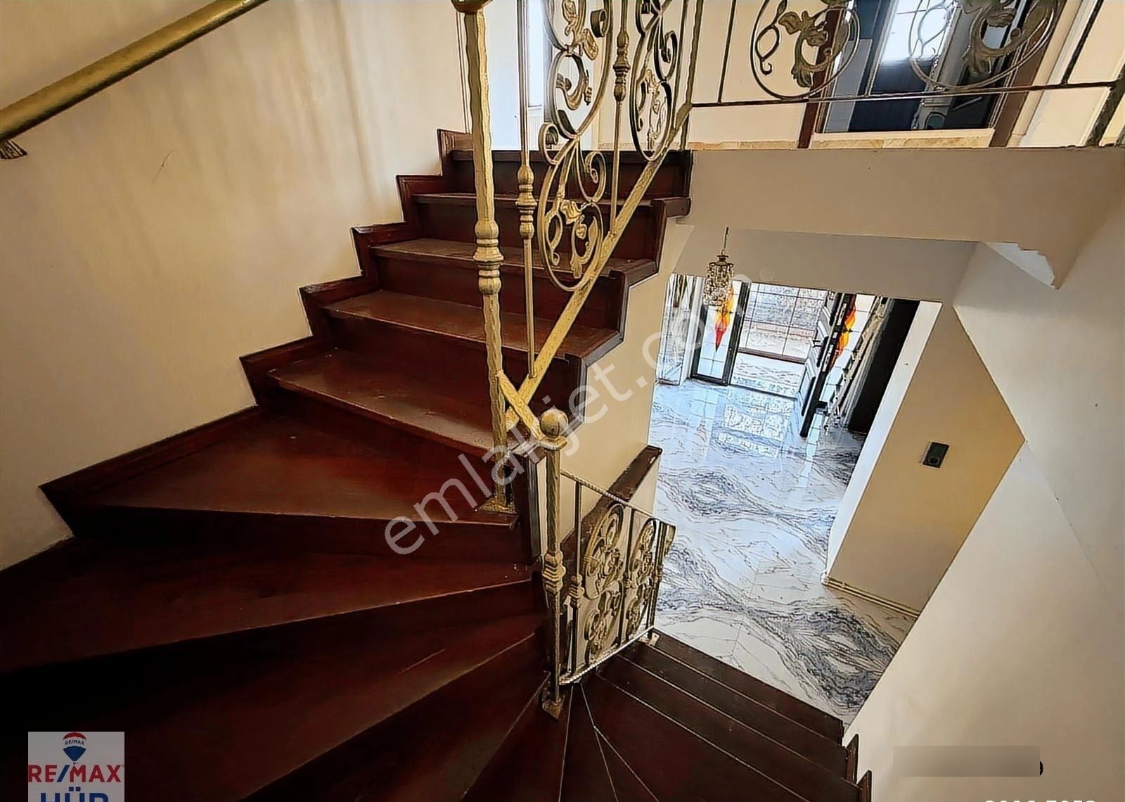 Remax Hür'den Serdivan Adatıp Mevki Yol Üzeri Satılık Villa - Görsel 24