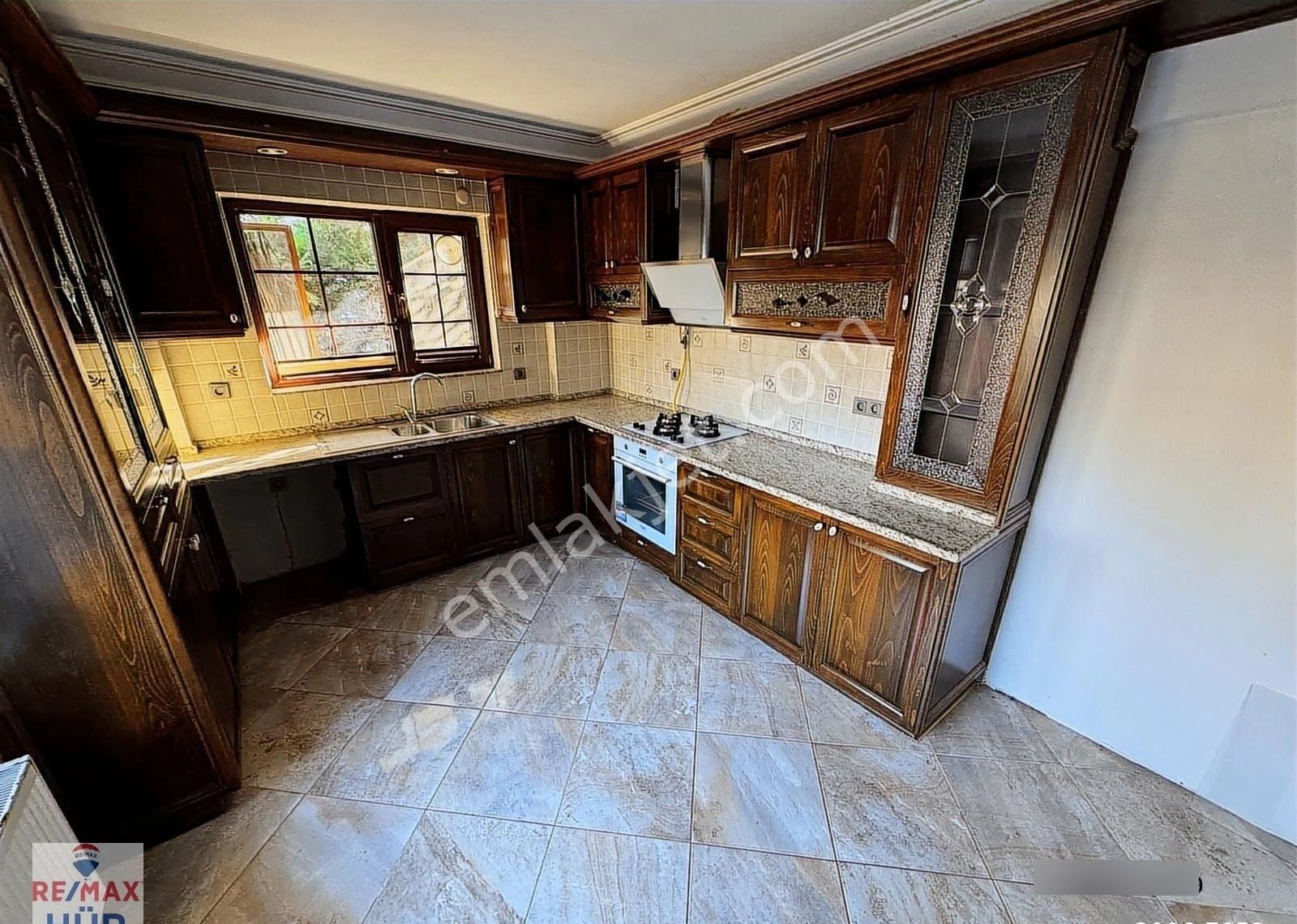 Remax Hür'den Serdivan Adatıp Mevki Yol Üzeri Satılık Villa - Görsel 10