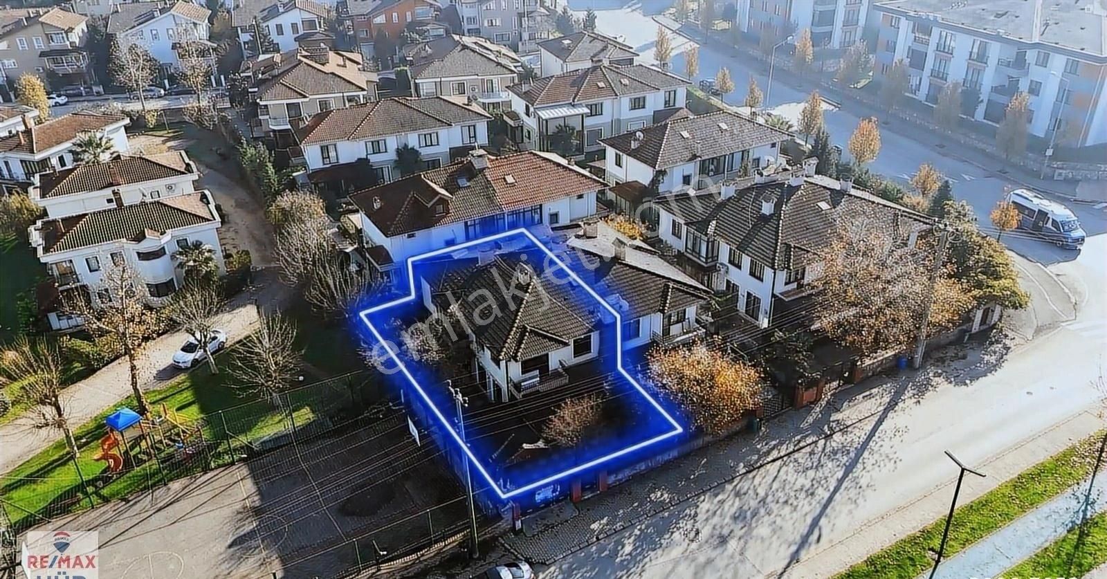 Remax Hür'den Serdivan Adatıp Mevki Yol Üzeri Satılık Villa - Görsel 9