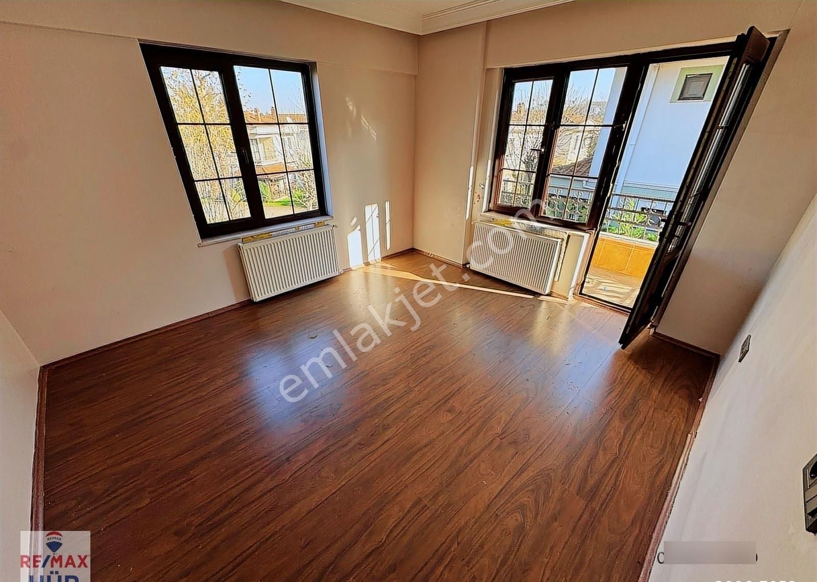 Remax Hür'den Serdivan Adatıp Mevki Yol Üzeri Satılık Villa - Görsel 32