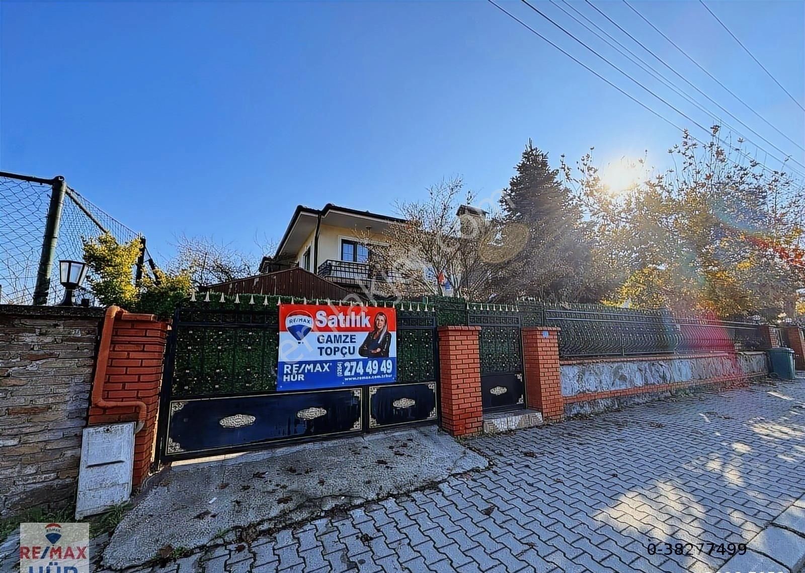 Remax Hür'den Serdivan Adatıp Mevki Yol Üzeri Satılık Villa