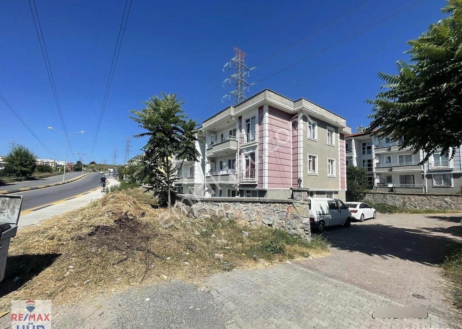 Serdivan Starbucks Yakını 2+1 Eşyalı Satılık Daire