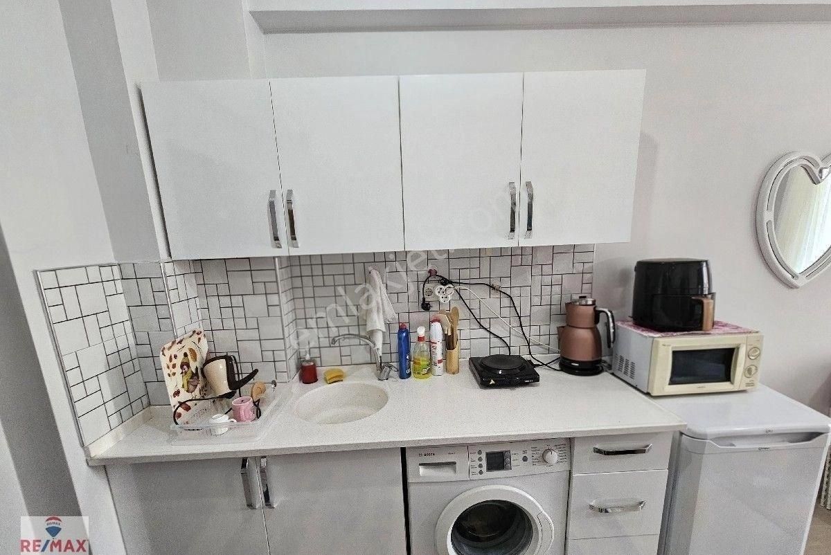 Remax Hür Kübra Kolaç'tan Site İçi Kiracılı Eşyalı Satılık 1+0 Daire - Görsel 4