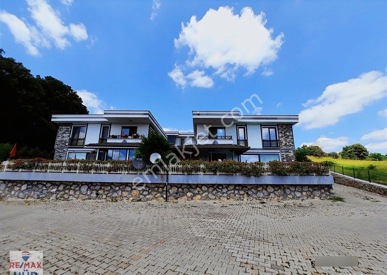 Remax-hür Fatma Yıldız Dan Satılık Havuzlu Villa - Görsel 1