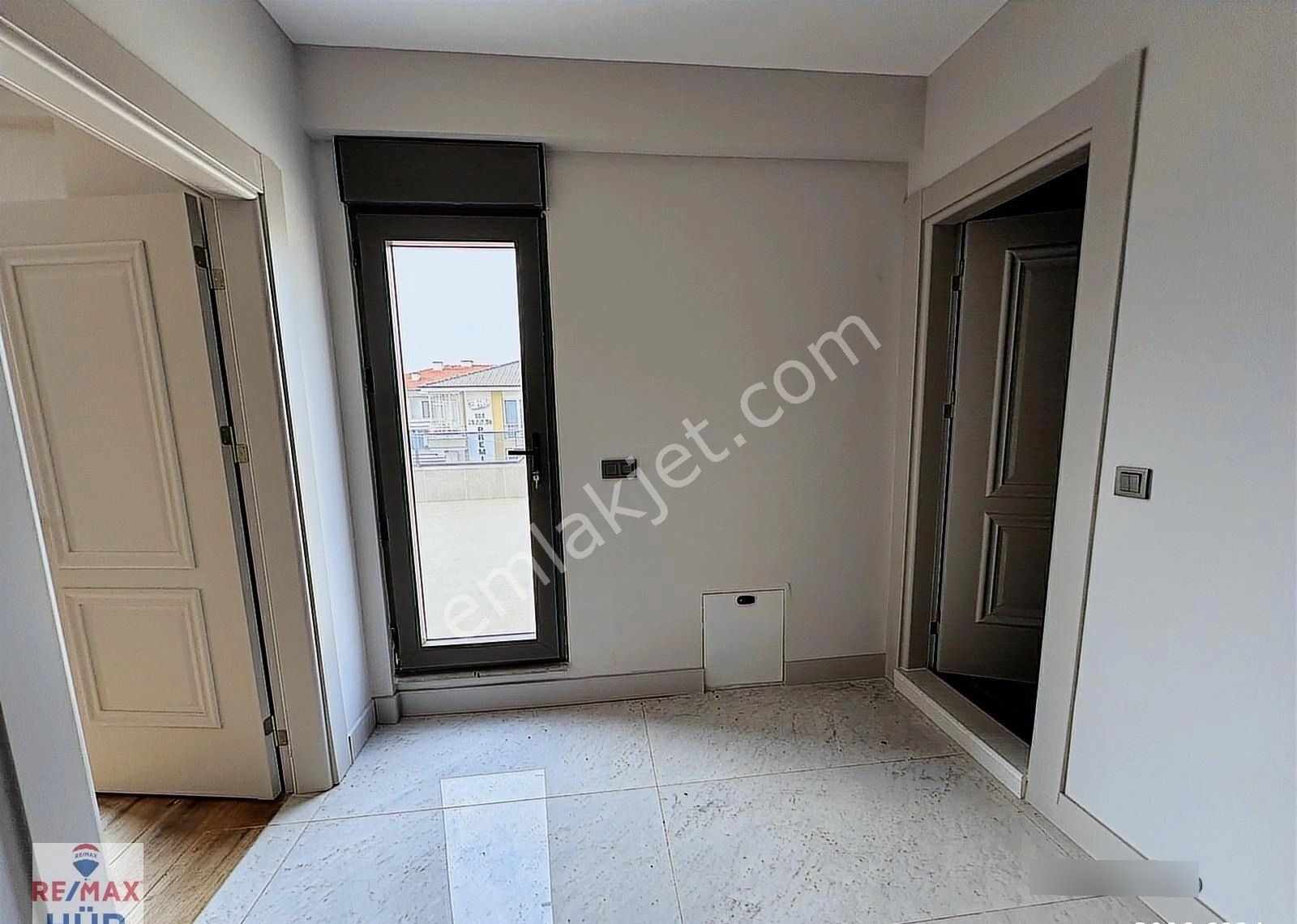 Remax Hür Ayfer Sever'den Satılık Havuzlu Villa - Görsel 6