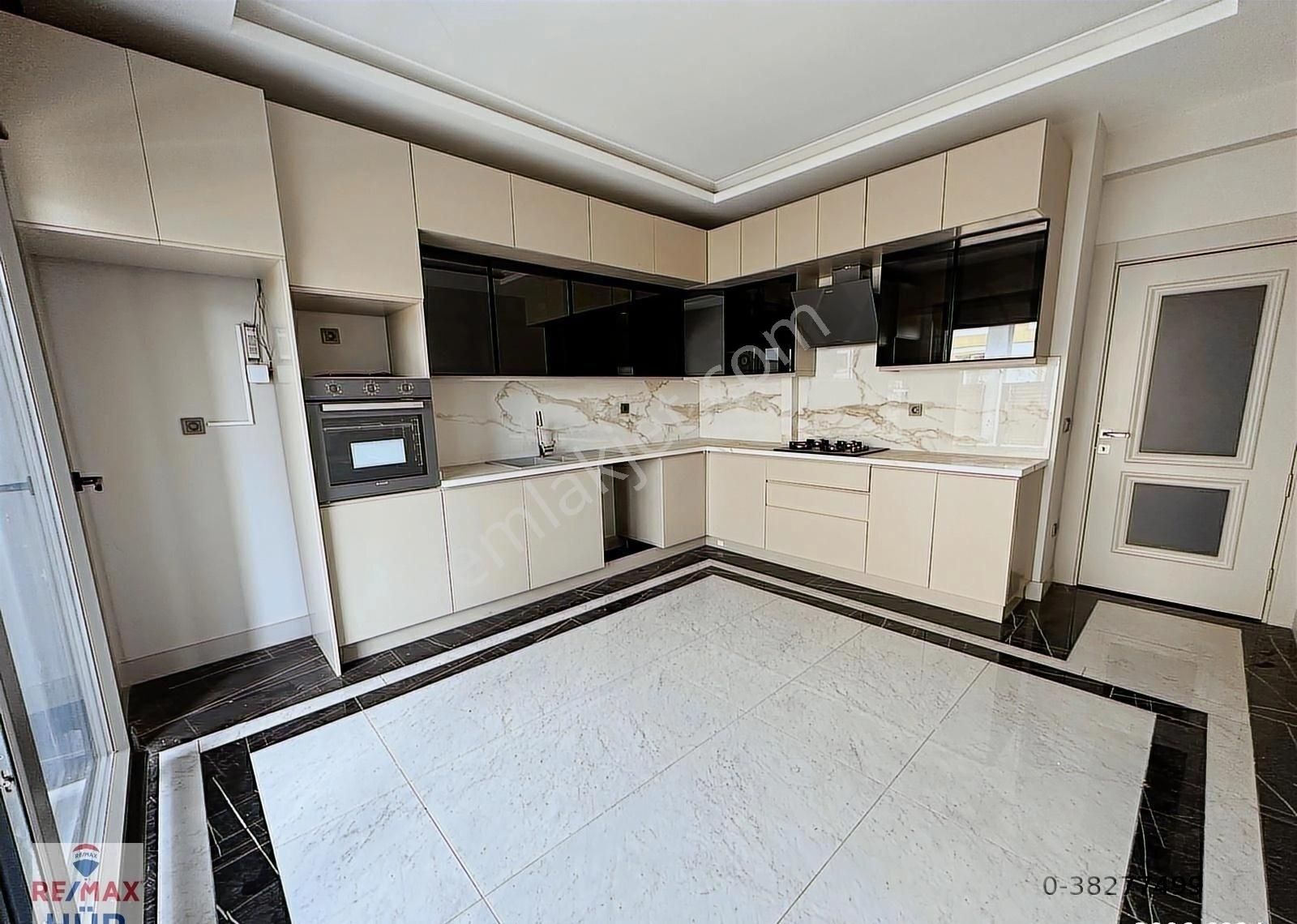 Remax Hür Ayfer Sever'den Satılık Havuzlu Villa - Görsel 12