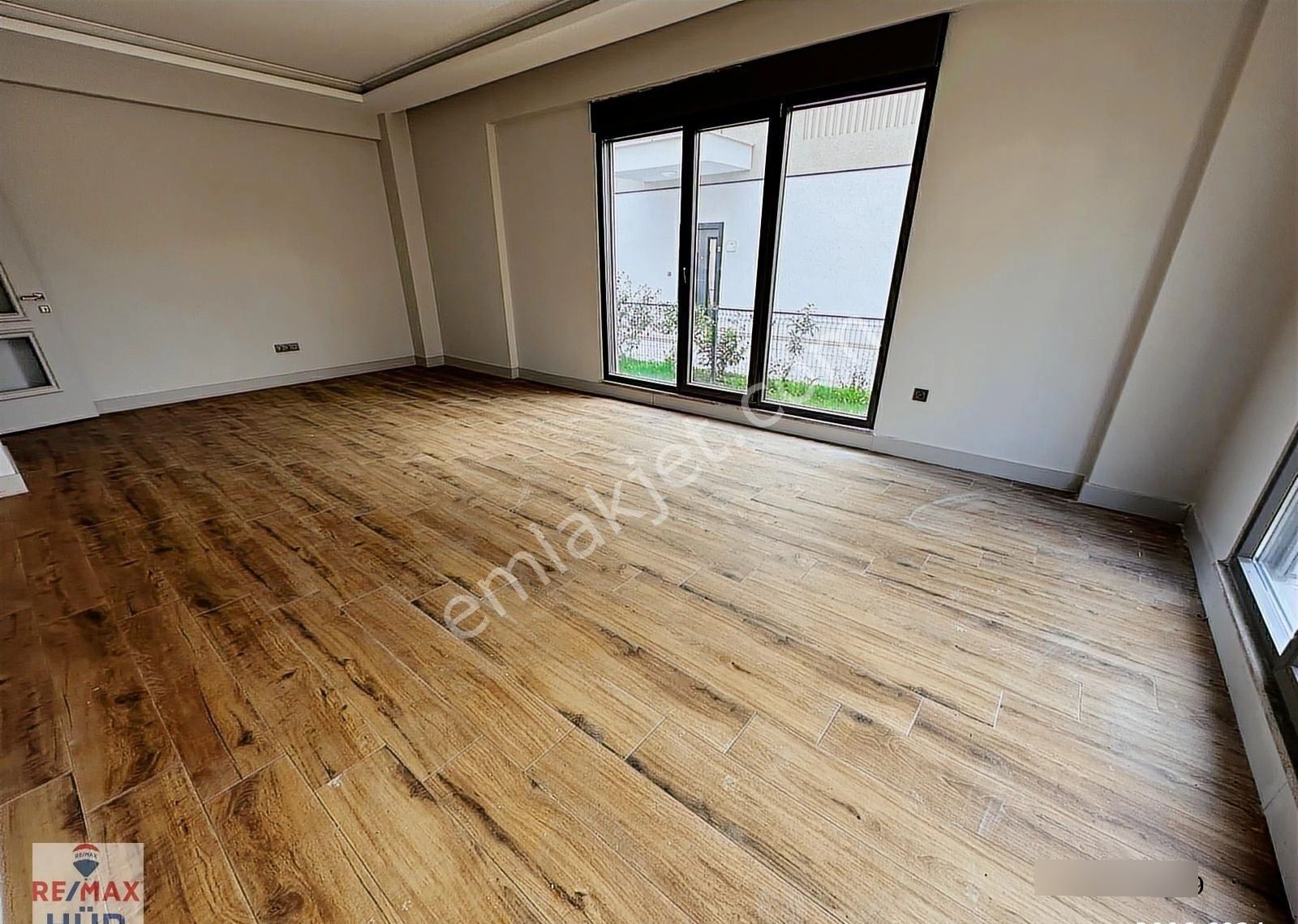 Remax Hür Ayfer Sever'den Satılık Havuzlu Villa - Görsel 31