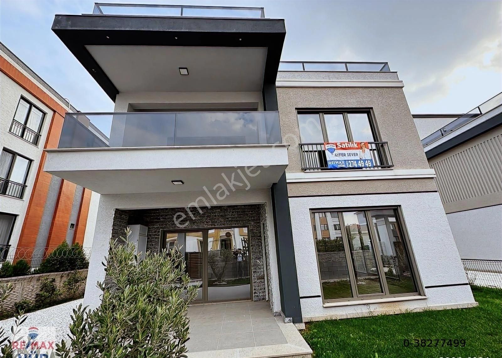 Remax Hür Ayfer Sever'den Satılık Havuzlu Villa - Görsel 32