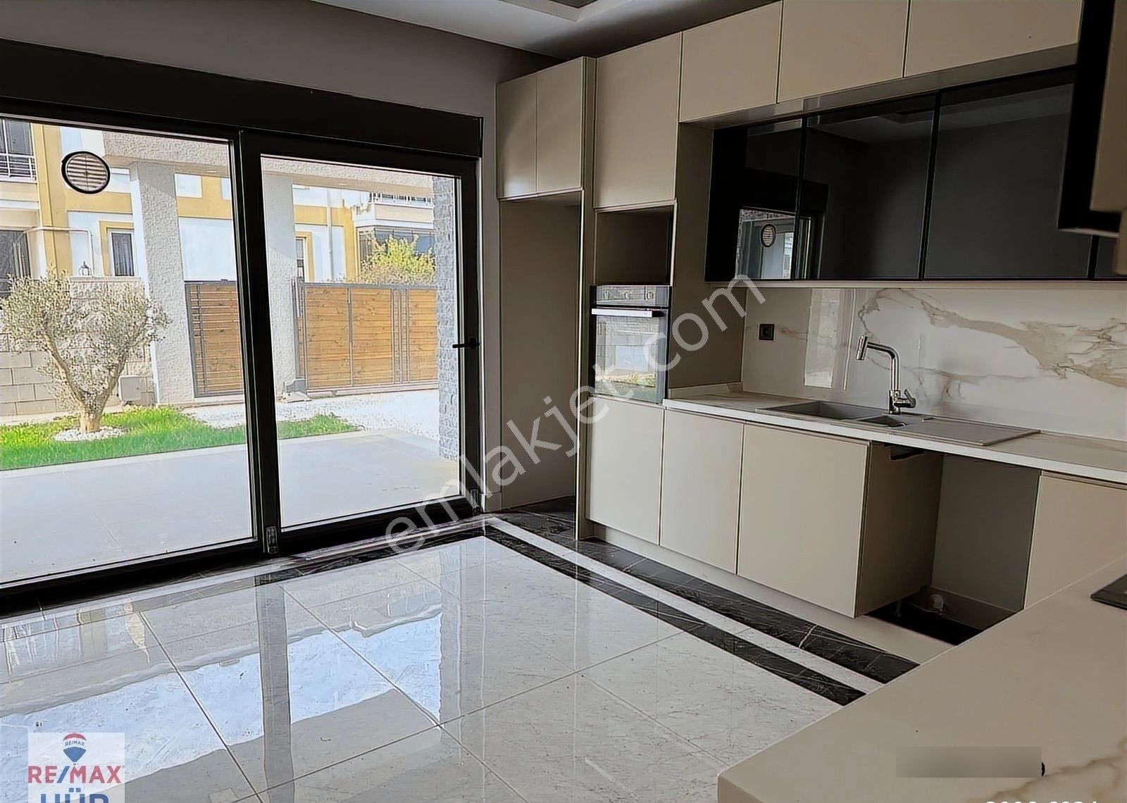 Remax Hür Ayfer Sever'den Satılık Havuzlu Villa - Görsel 3