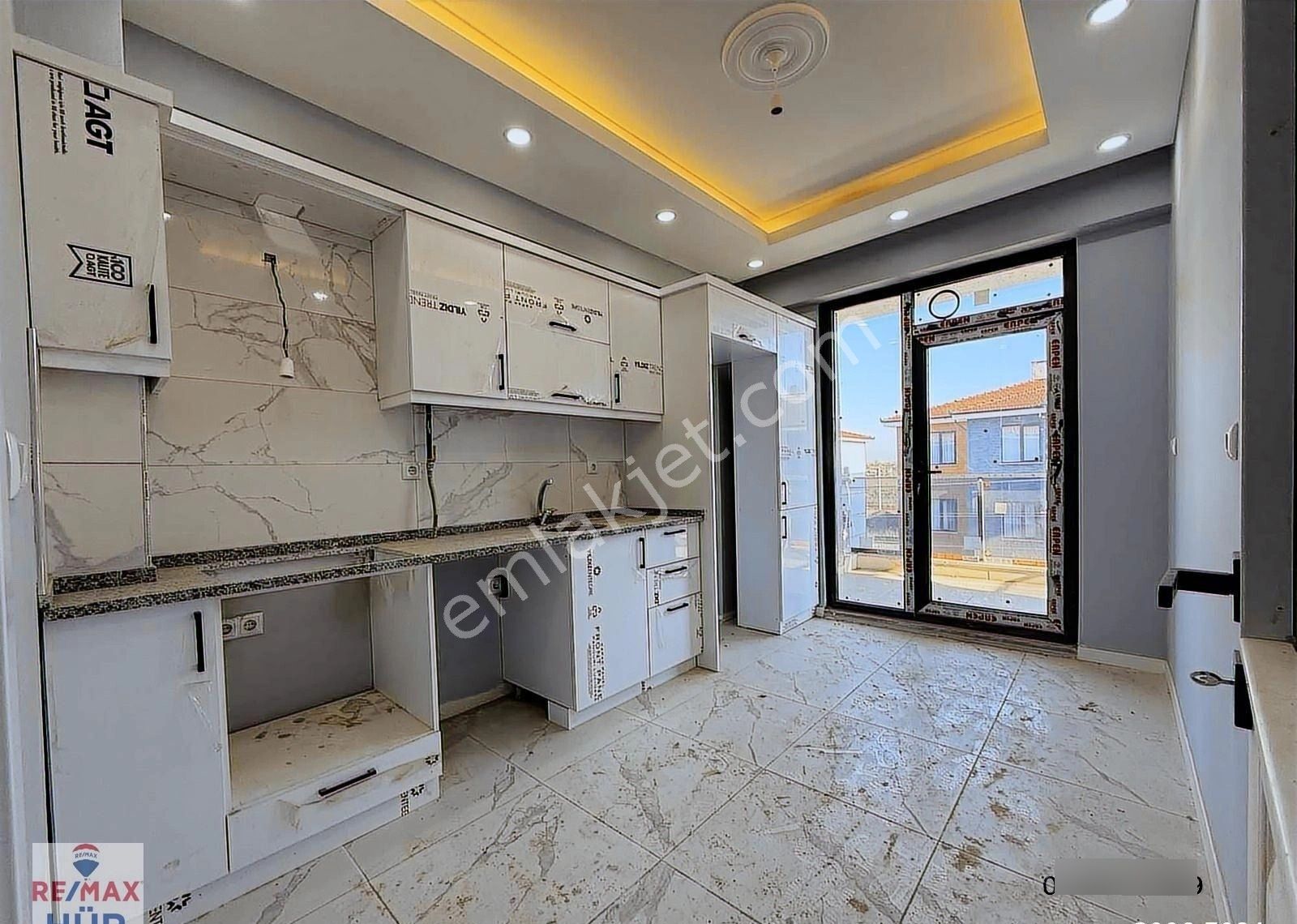 Ömer İnan Remax Hür Arifiye Fatih 2+1 Kiralık 100m2 Sıfır Daire - Görsel 8