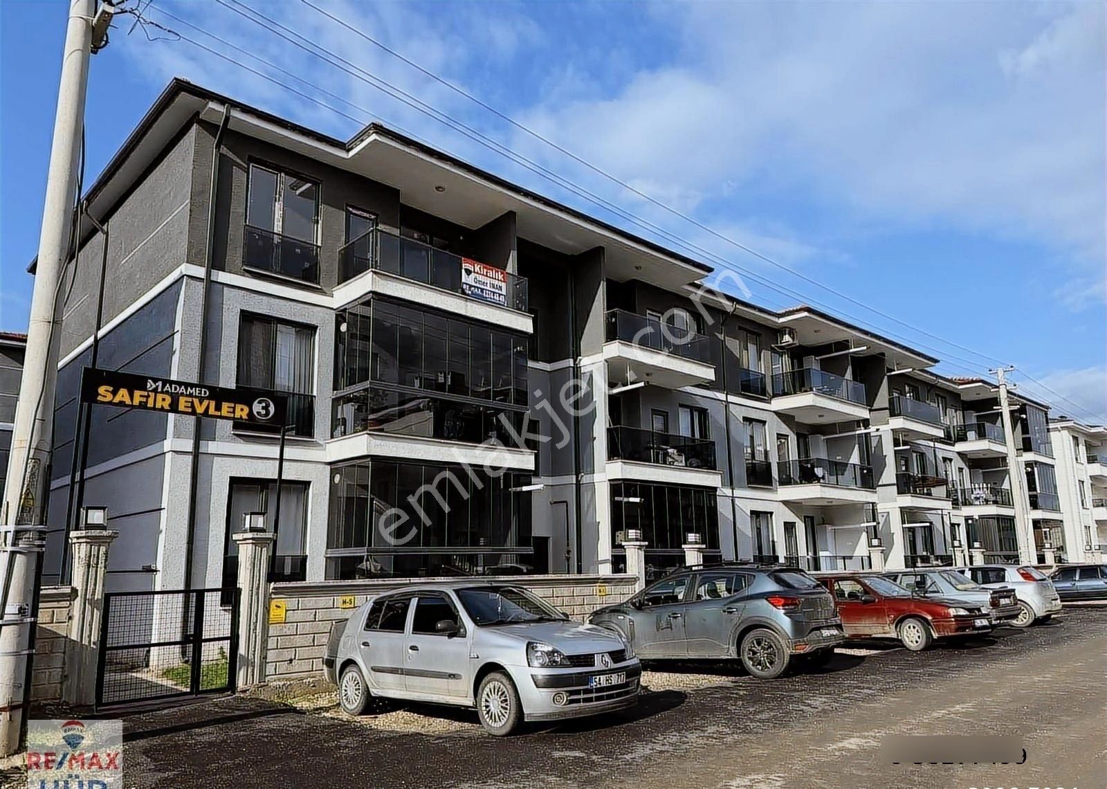 Ömer İnan Remax Hür Arifiye Fatih 2+1 Kiralık 100m2 Sıfır Daire