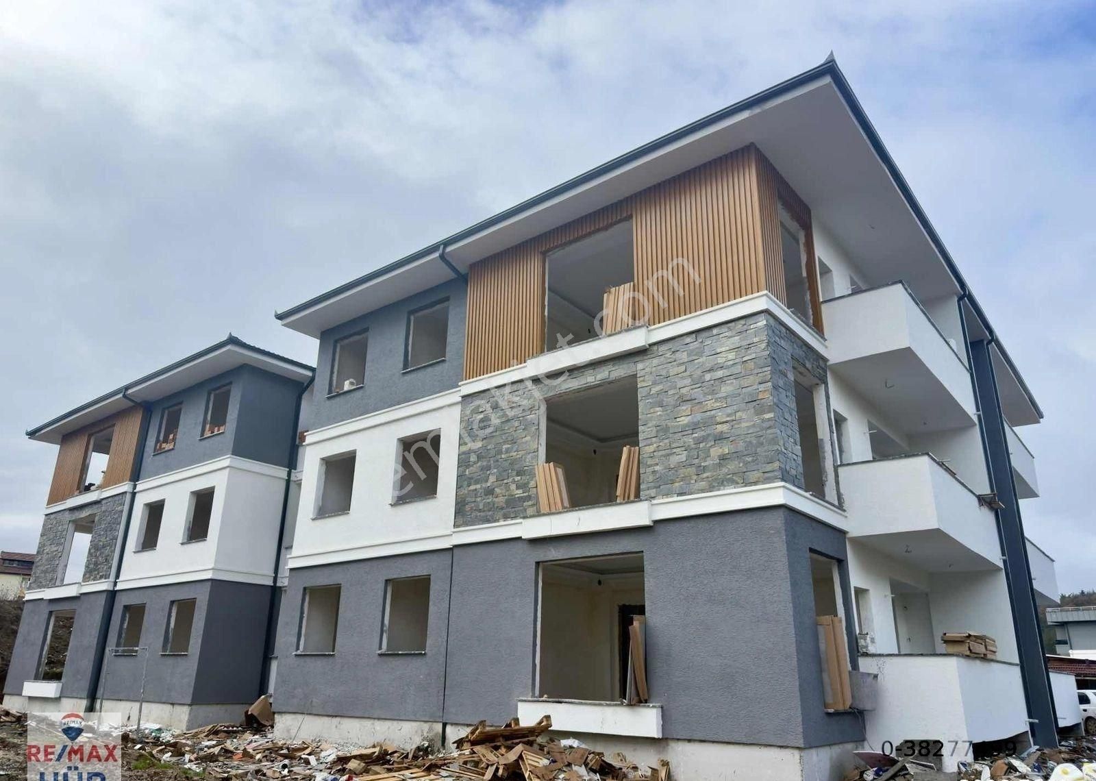 Ömer İnan Remax Hür Neviye Mah. 3+1 3.cü Kat Sıfır Daire