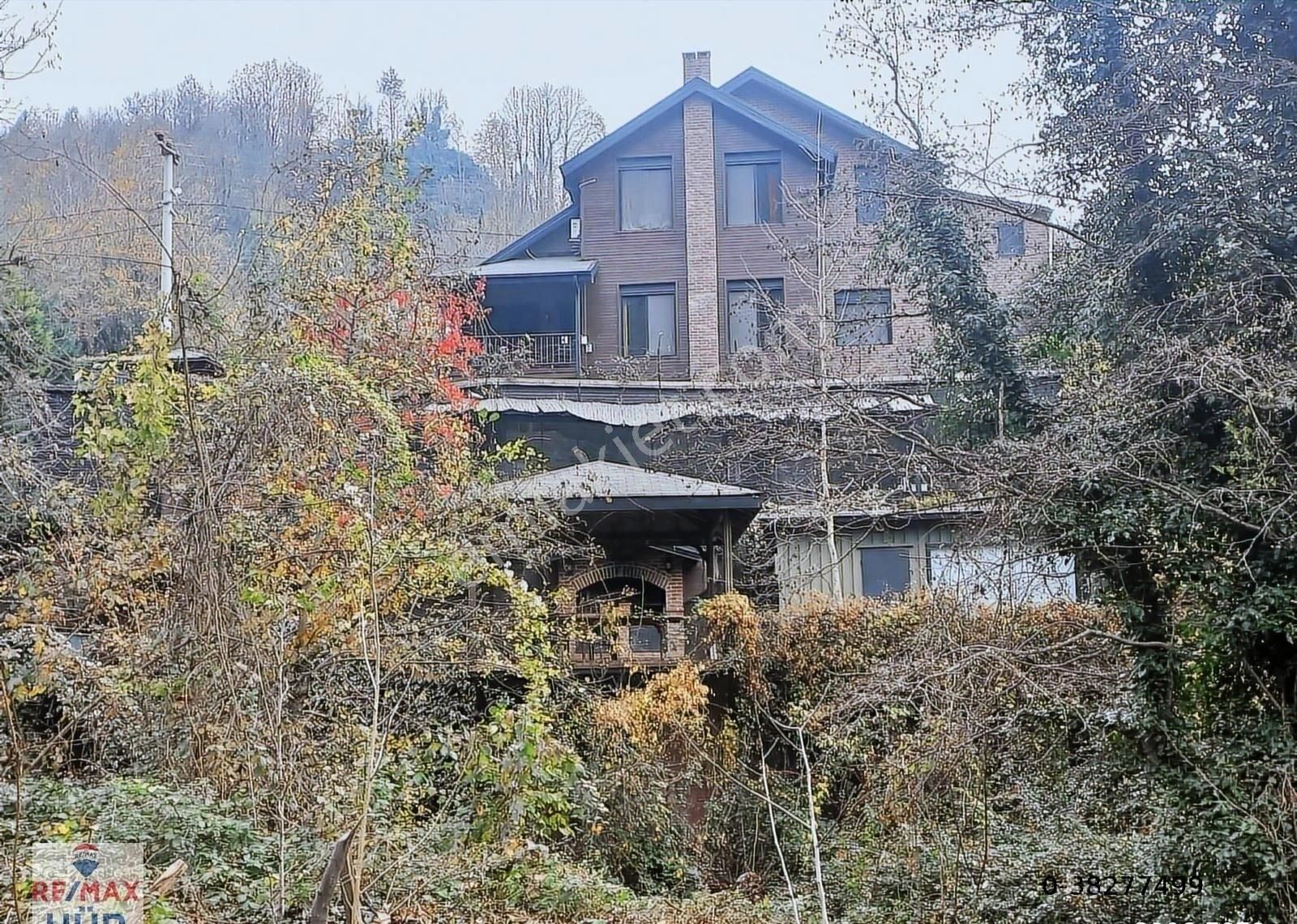 Geniş Arsa İçerisinde 4+1villa/misafirhaneli/ofisli/spor Salonlu