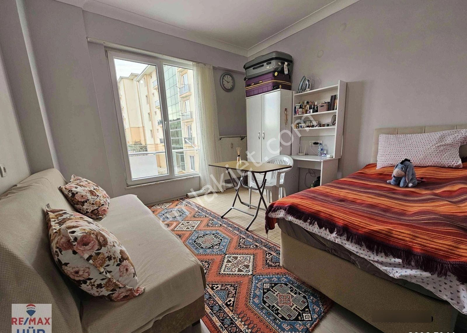 Remax Hür Kübra Kolaç'tan Site İçi Kiracılı Eşyalı Satılık 1+0 Daire - Görsel 2