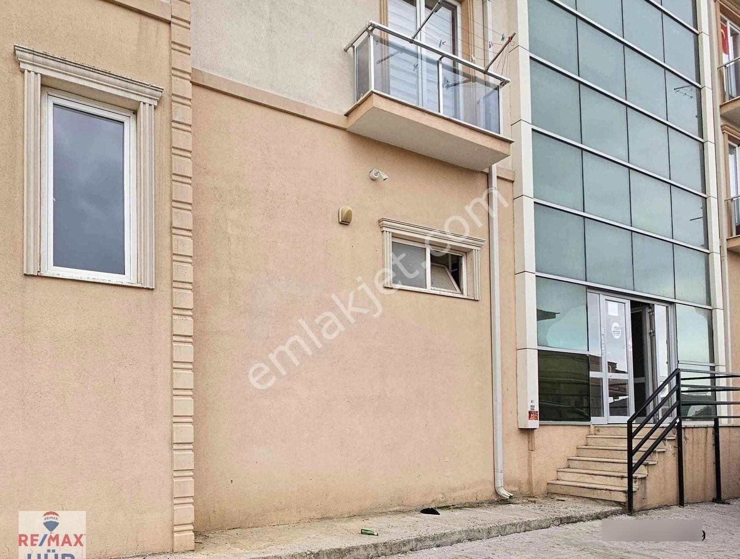 Remax Hür Kübra Kolaç'tan Site İçi Kiracılı Eşyalı Satılık 1+0 Daire - Görsel 8