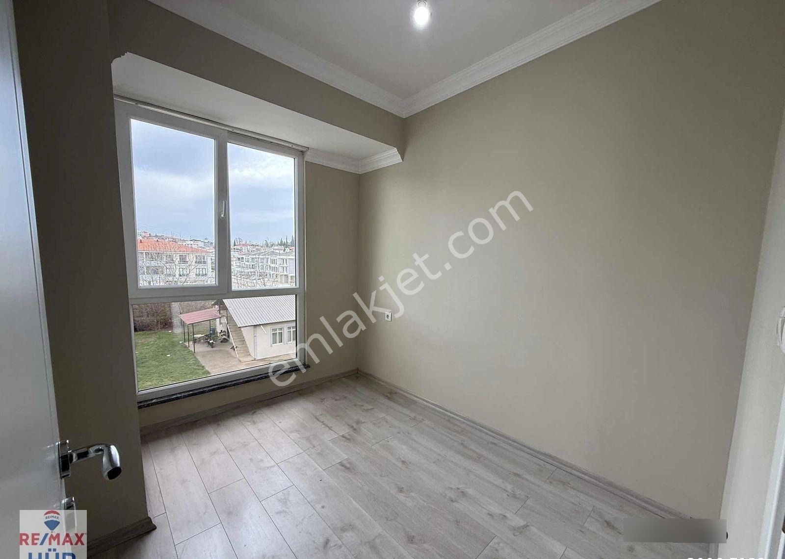 Ömer İnan Remax Hür 2+1 Kiralık Köşe Daire - Görsel 2