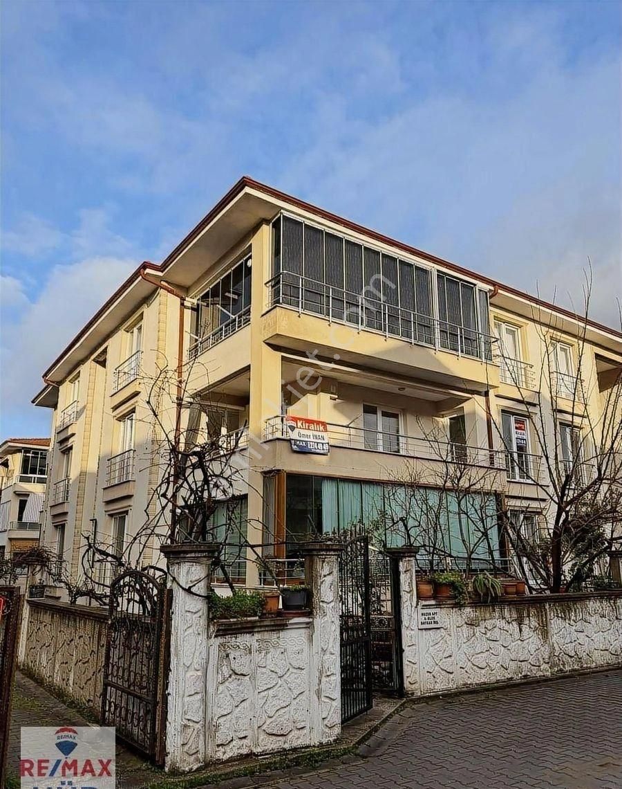 Ömer İnan Remax Hür Marketler Bölge 3+1 Kiralık Daire