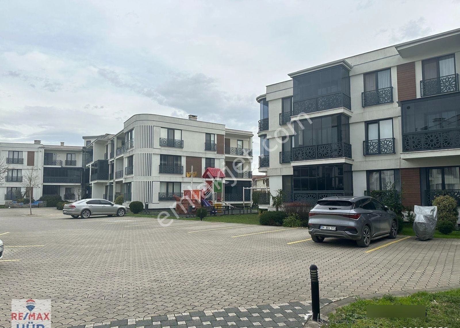 Remax Hür Ayfer Sever'den Satılık Daire Santaş Corner Sitesi - Görsel 16
