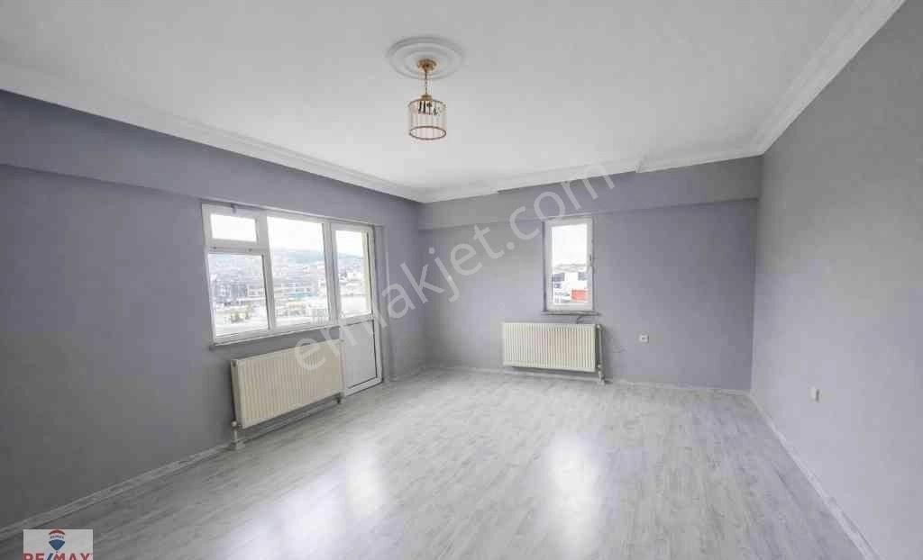 Remax Hür'den Serdivan'da Tunatan Yanı Satılık Bakımlı 3+1 Daire - Görsel 10
