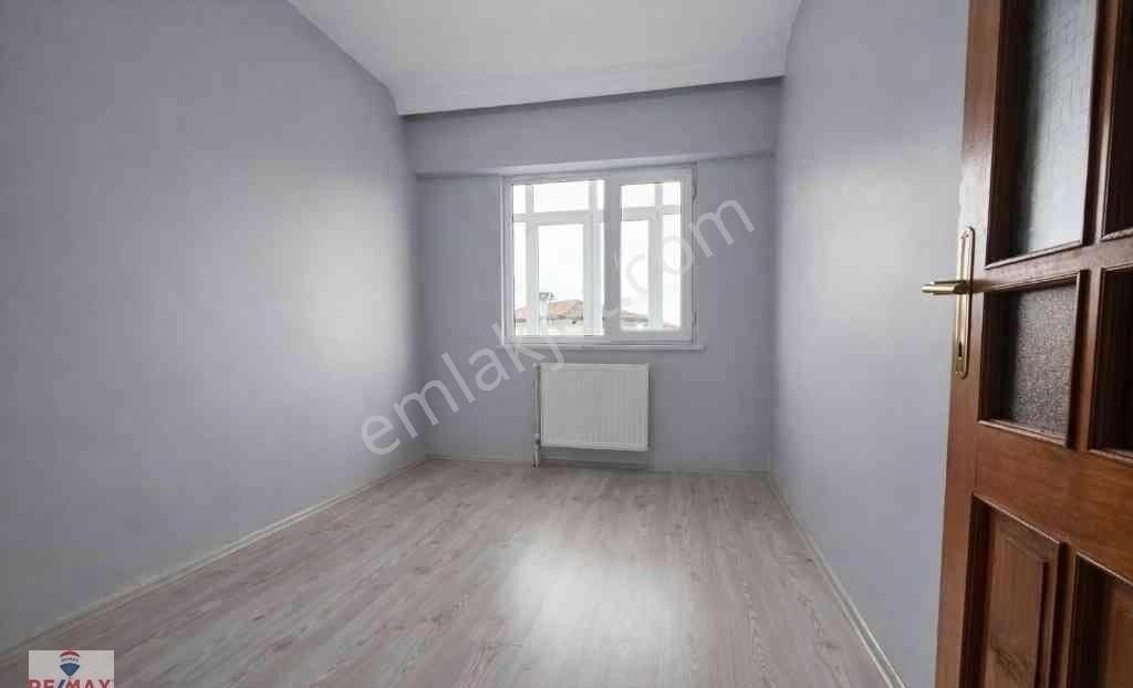 Remax Hür'den Serdivan'da Tunatan Yanı Satılık Bakımlı 3+1 Daire - Görsel 12