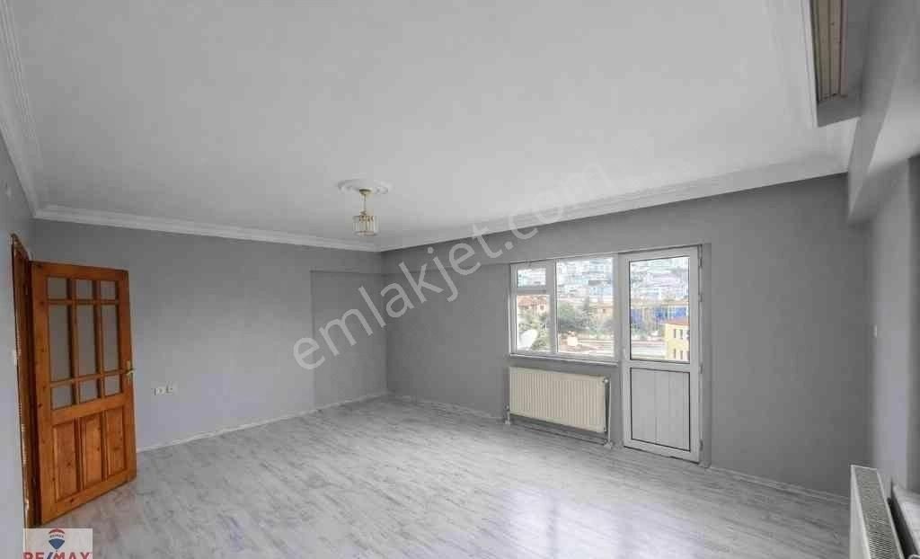 Remax Hür'den Serdivan'da Tunatan Yanı Satılık Bakımlı 3+1 Daire - Görsel 7