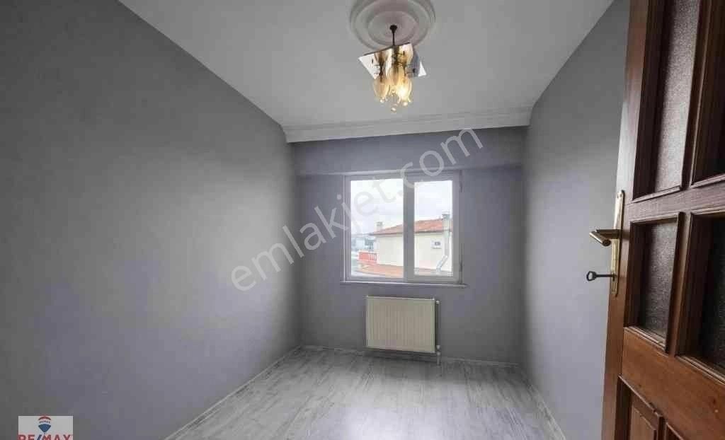Remax Hür'den Serdivan'da Tunatan Yanı Satılık Bakımlı 3+1 Daire - Görsel 13
