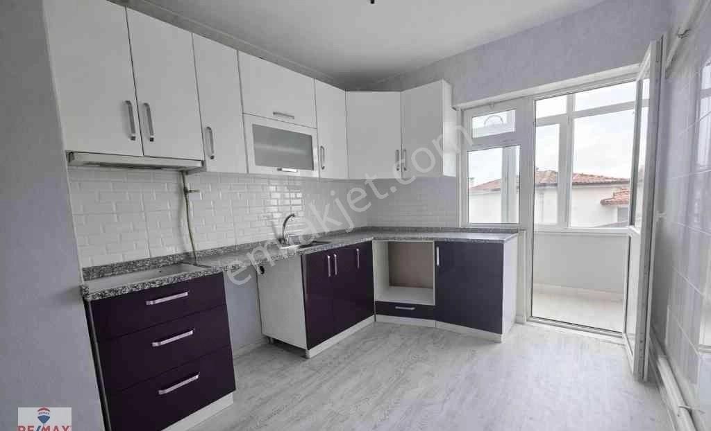 Remax Hür'den Serdivan'da Tunatan Yanı Satılık Bakımlı 3+1 Daire