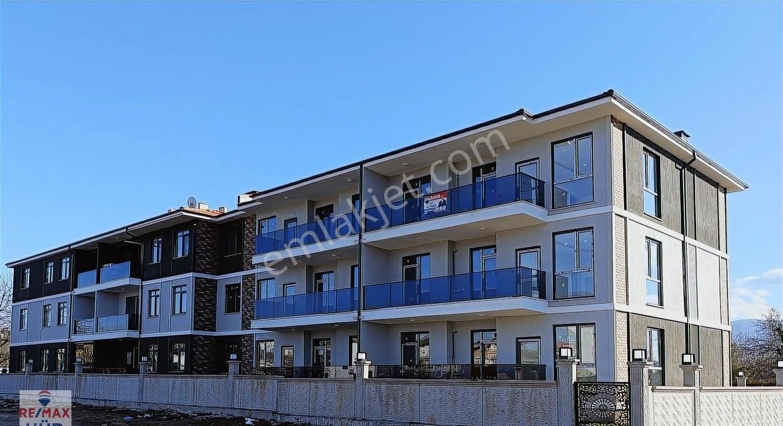 Remax Hür Ali Kutanis Arifiye Aşağıkirazca'da Satılık 3+1 Daire