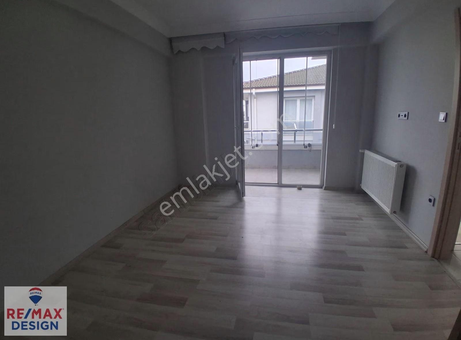 Remax Desıgn Serdivan Vatan Mahallesind Site İçi Muhteşem Daire - Görsel 2