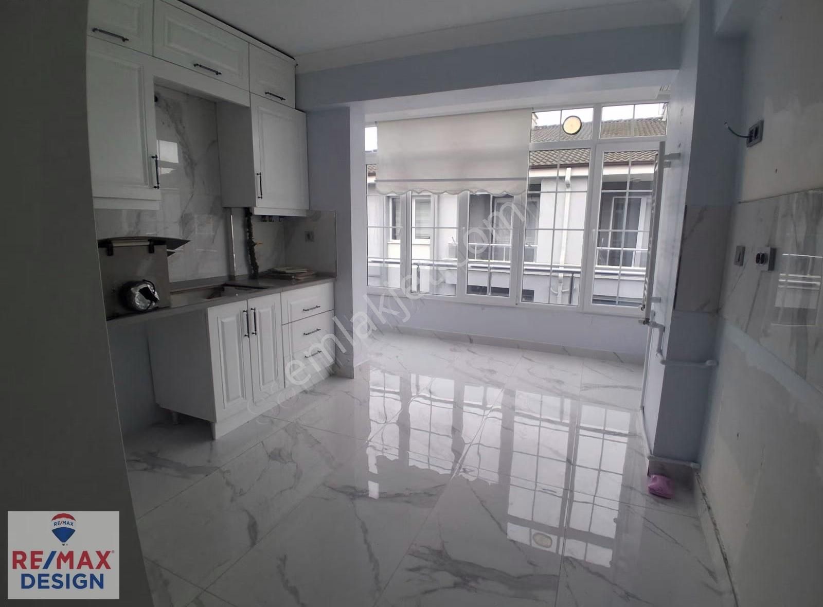 Remax Desıgn Serdivan Vatan Mahallesind Site İçi Muhteşem Daire